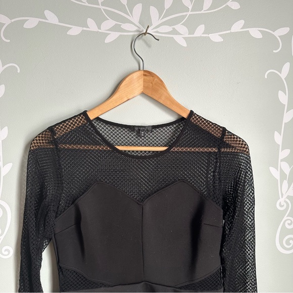 Lightweight Mesh Cut-Out Top from Dynamite in size M. - Picture 2 of 8
